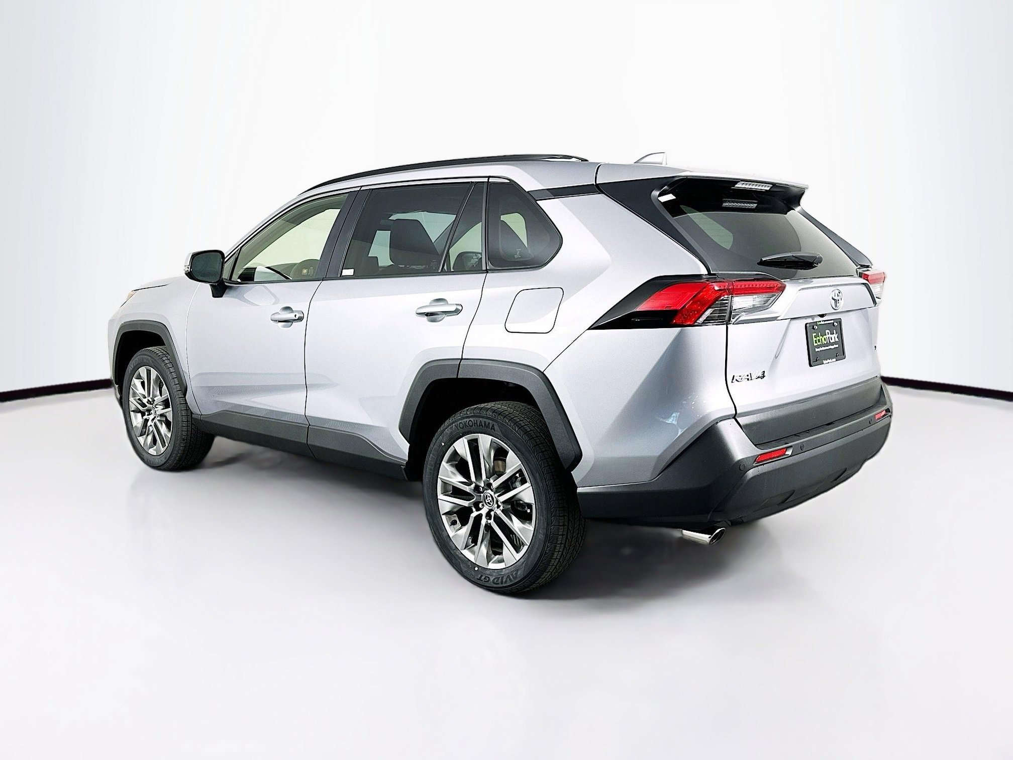 Used 2025 Toyota RAV4 XLE Premium w/ Weather Package image 5