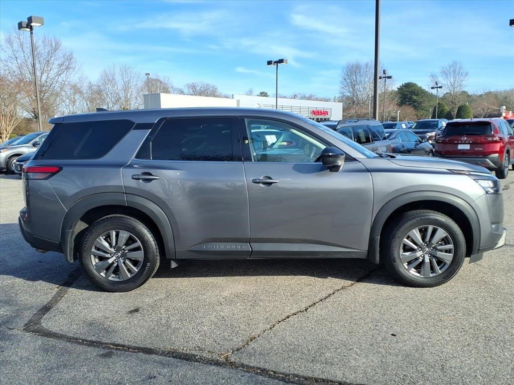 Used 2024 Nissan Pathfinder S image 6