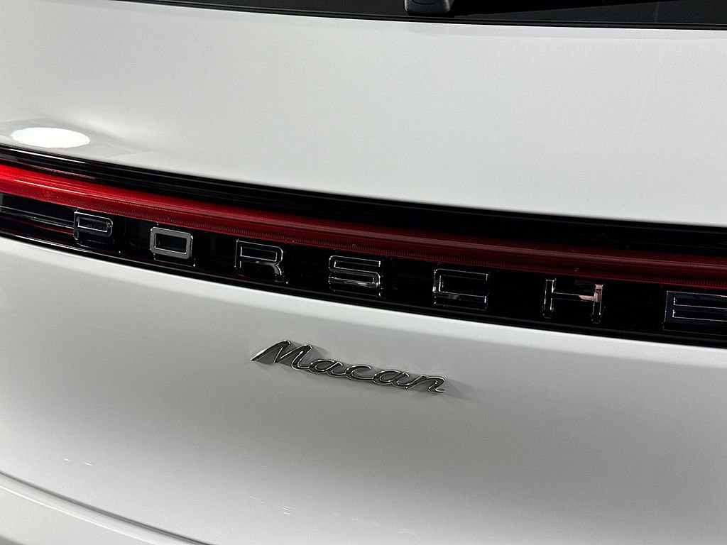 Certified 2025 Porsche Macan image 34