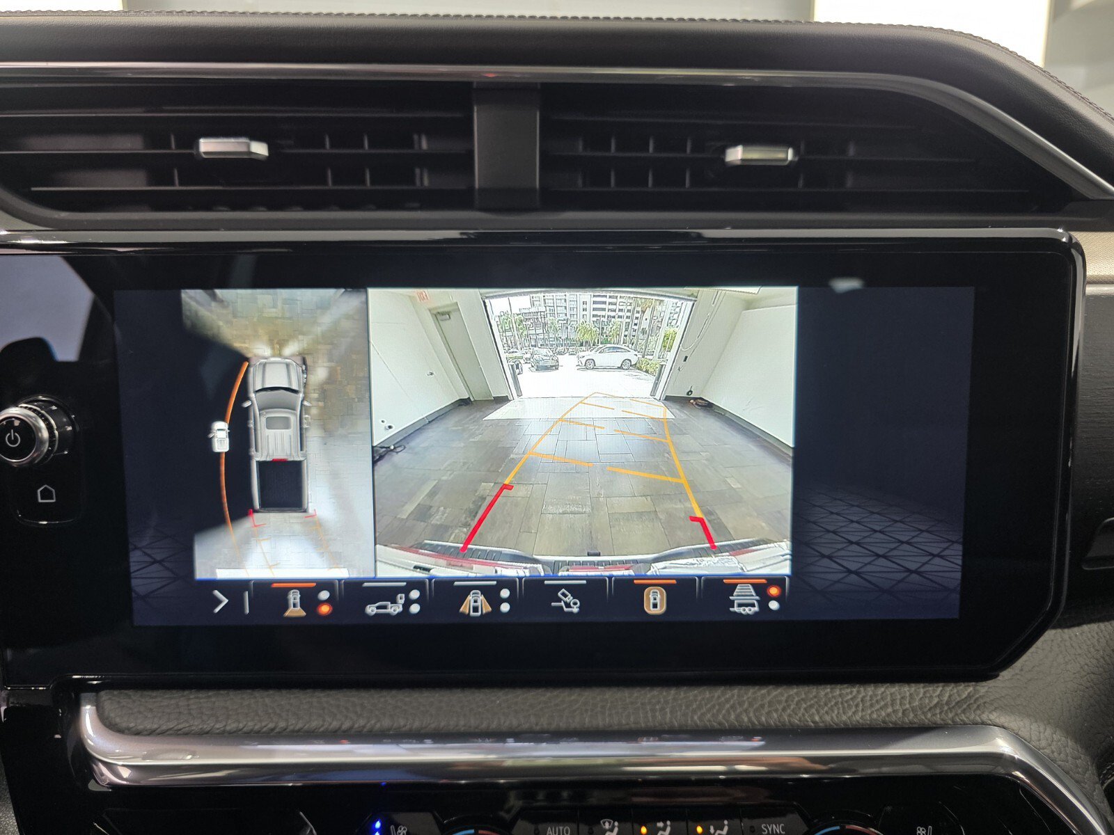 Used 2024 GMC Sierra 1500 Denali AWD/4WD image 19