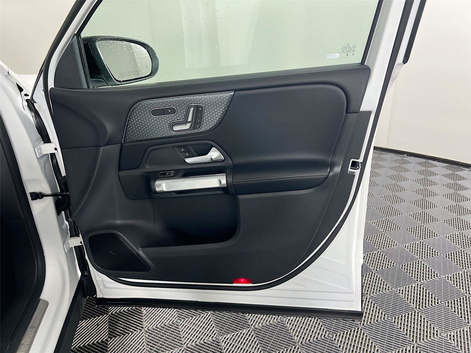 Used 2026 Mercedes-Benz GLB 250 4MATIC image 26