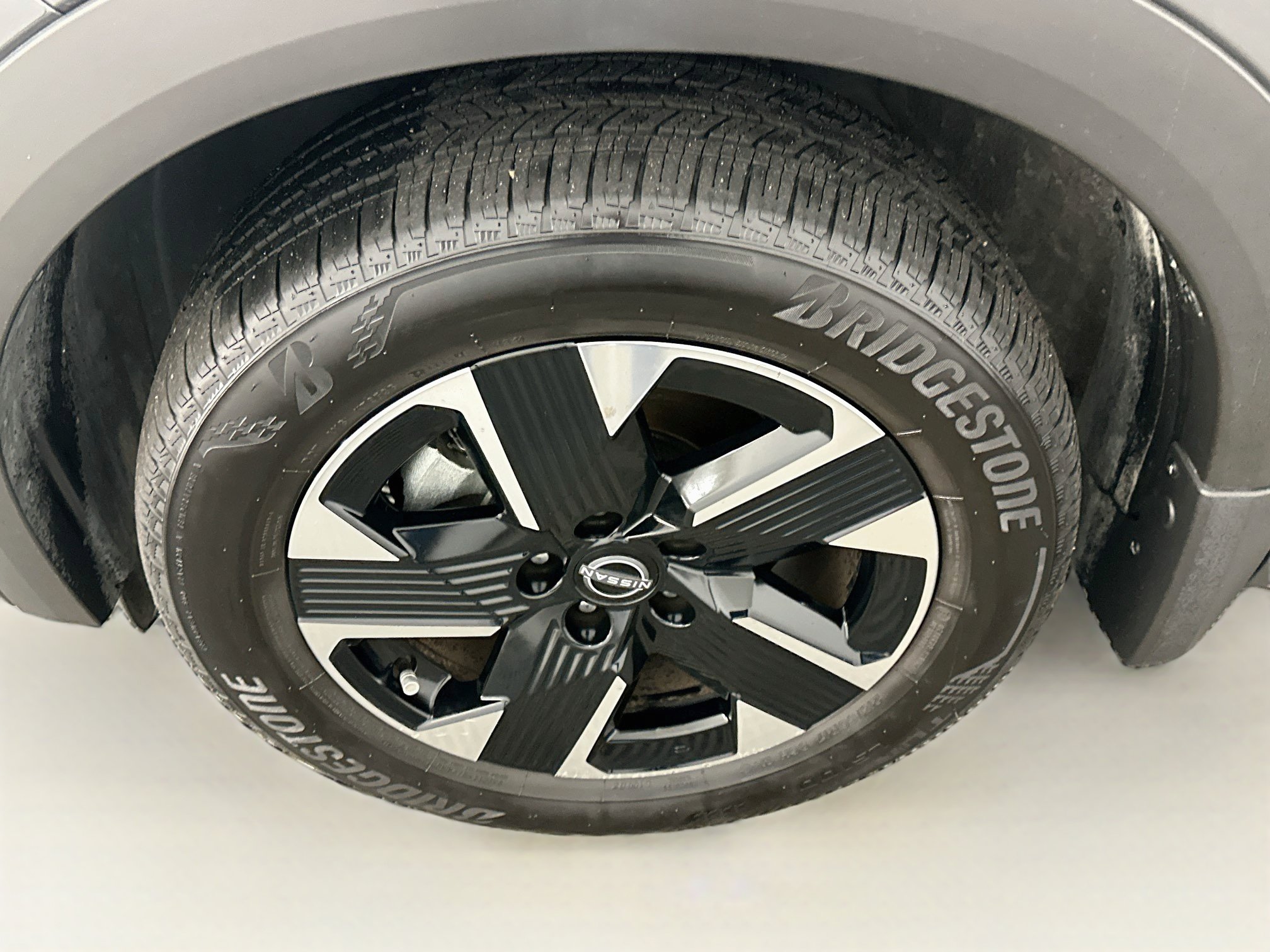 Used 2025 Nissan Kicks SV AWD/4WD image 11