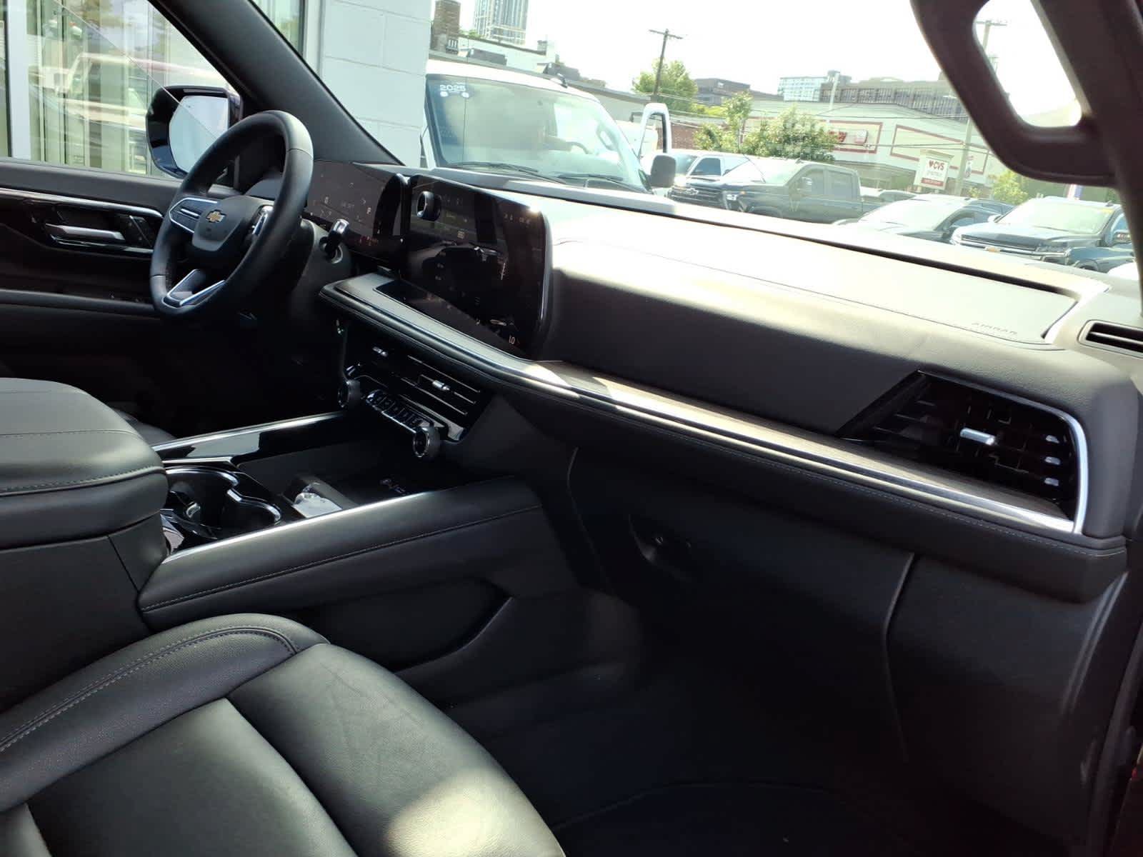 Used 2026 Chevrolet Suburban LT w/ Comfort Package AWD/4WD image 22