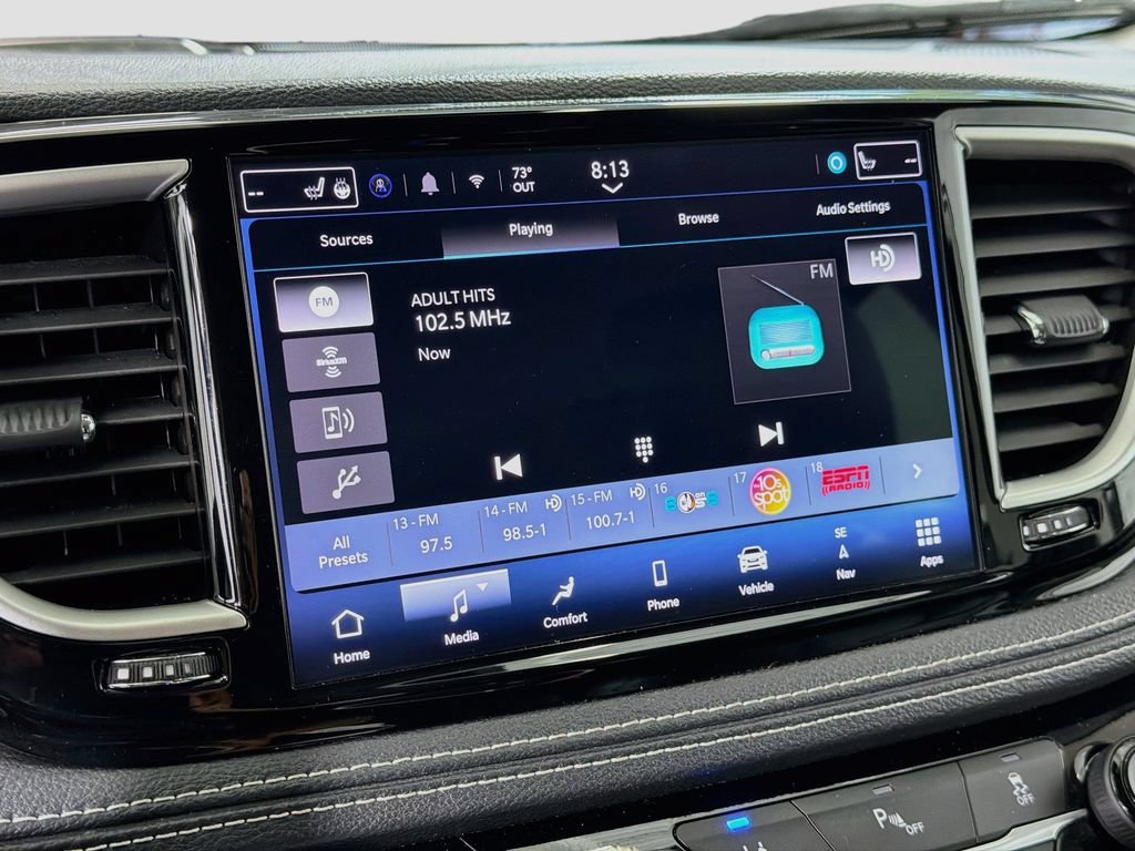 Used 2024 Chrysler Pacifica Limited FWD image 16