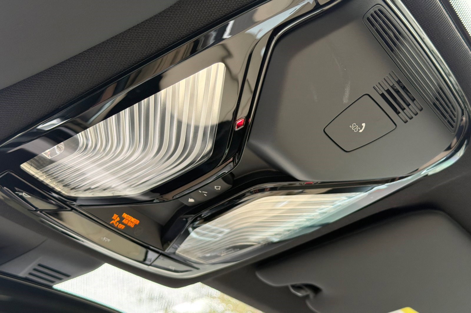 Used 2025 BMW 330i Sedan w/ Convenience Package image 22