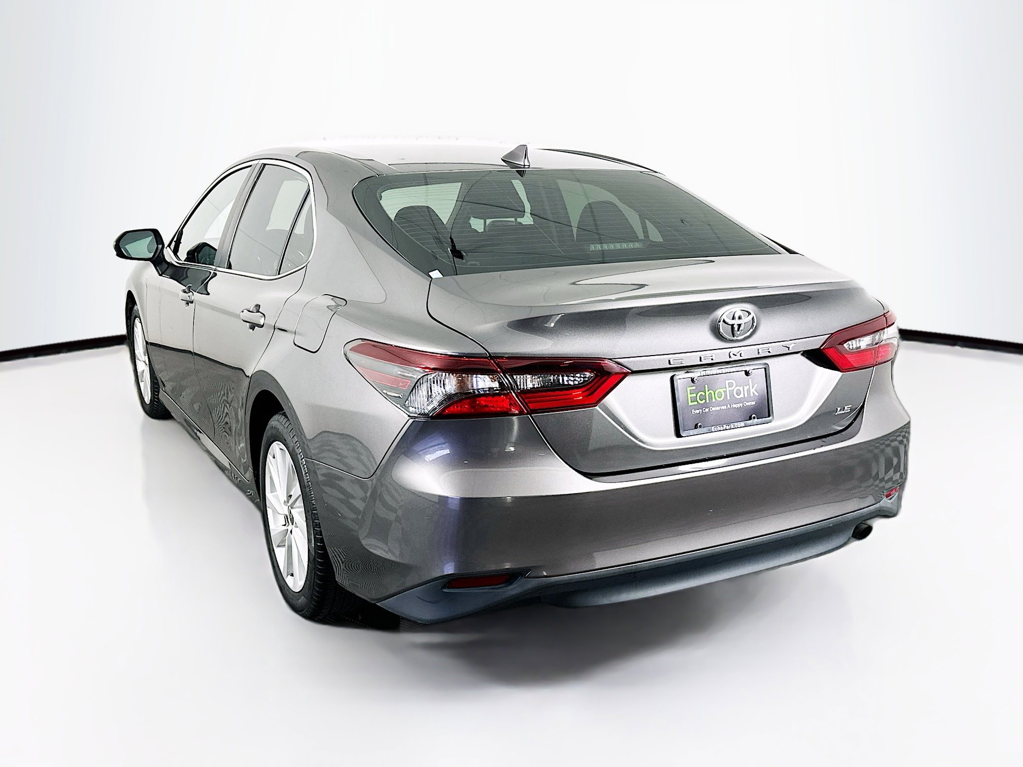 Used 2021 Toyota Camry LE image 5