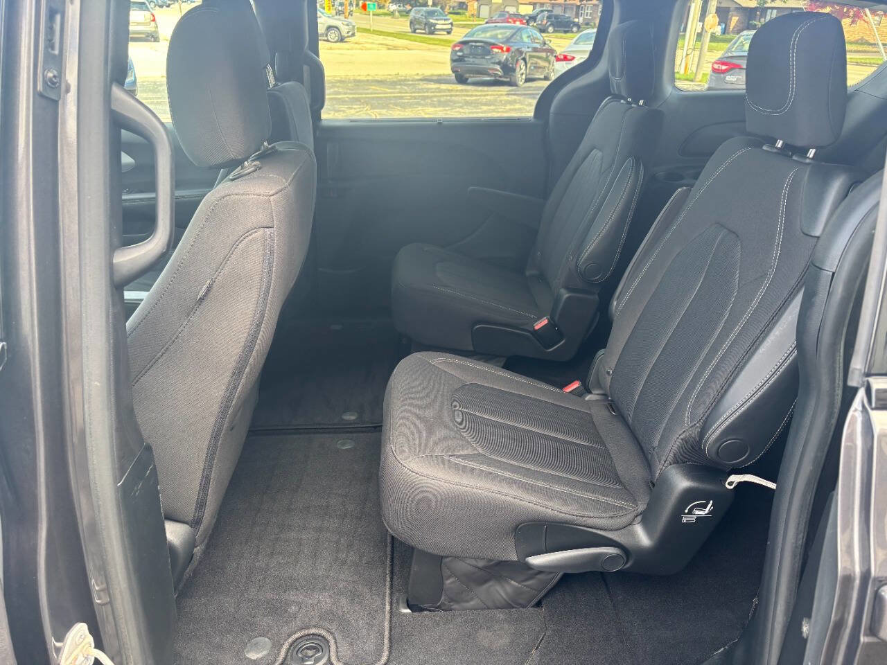 Used 2019 Chrysler Pacifica Touring Plus w/ S Appearance Package image 10