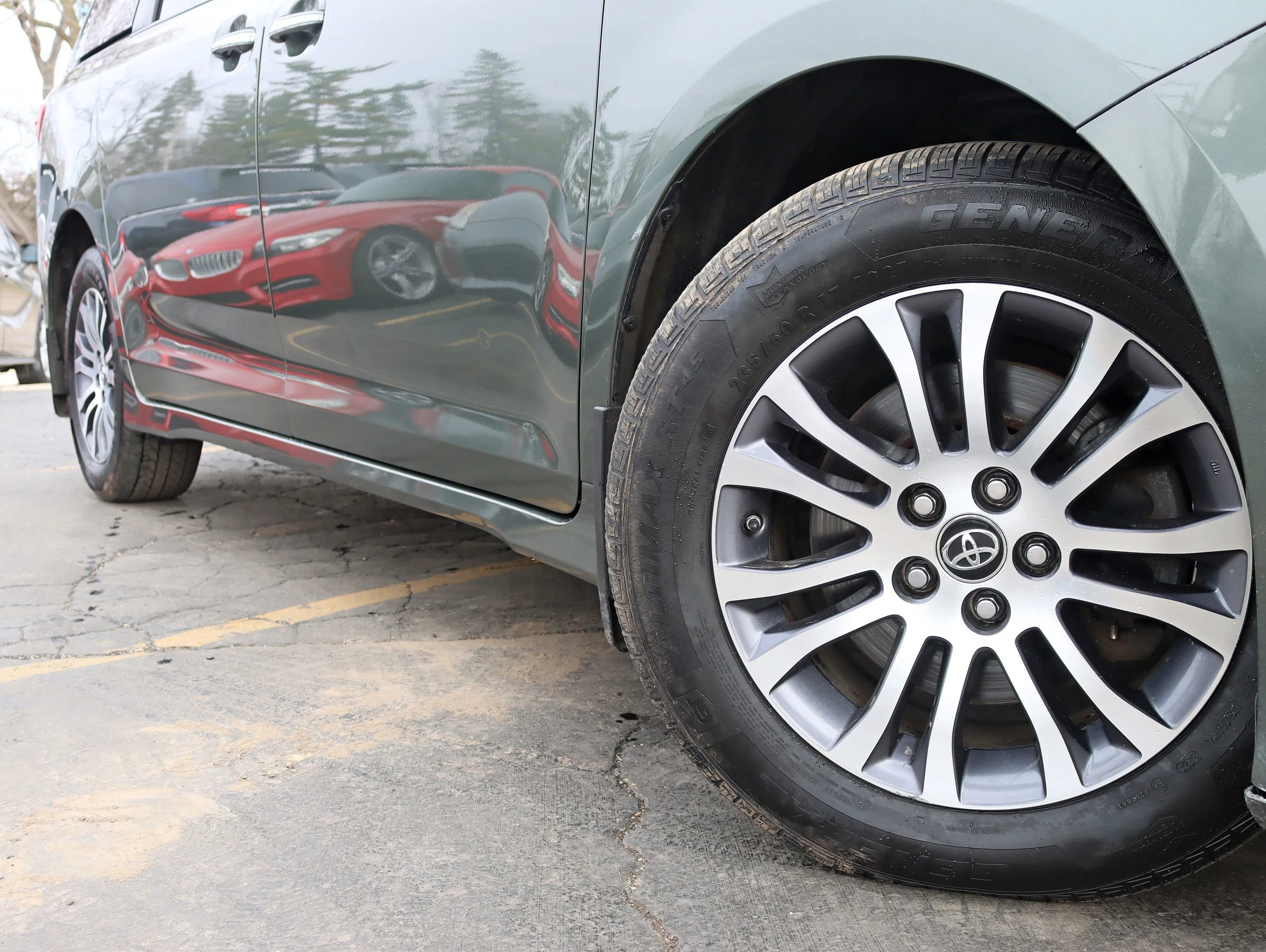 Used 2018 Toyota Sienna XLE w/ XLE Navigation Package FWD image 5