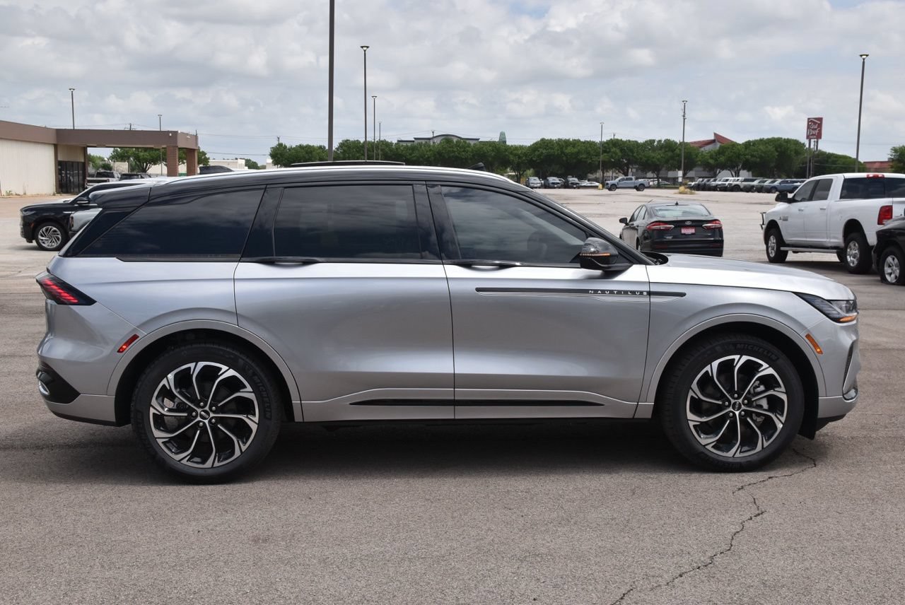 New 2026 Lincoln Nautilus Reserve AWD/4WD image 12