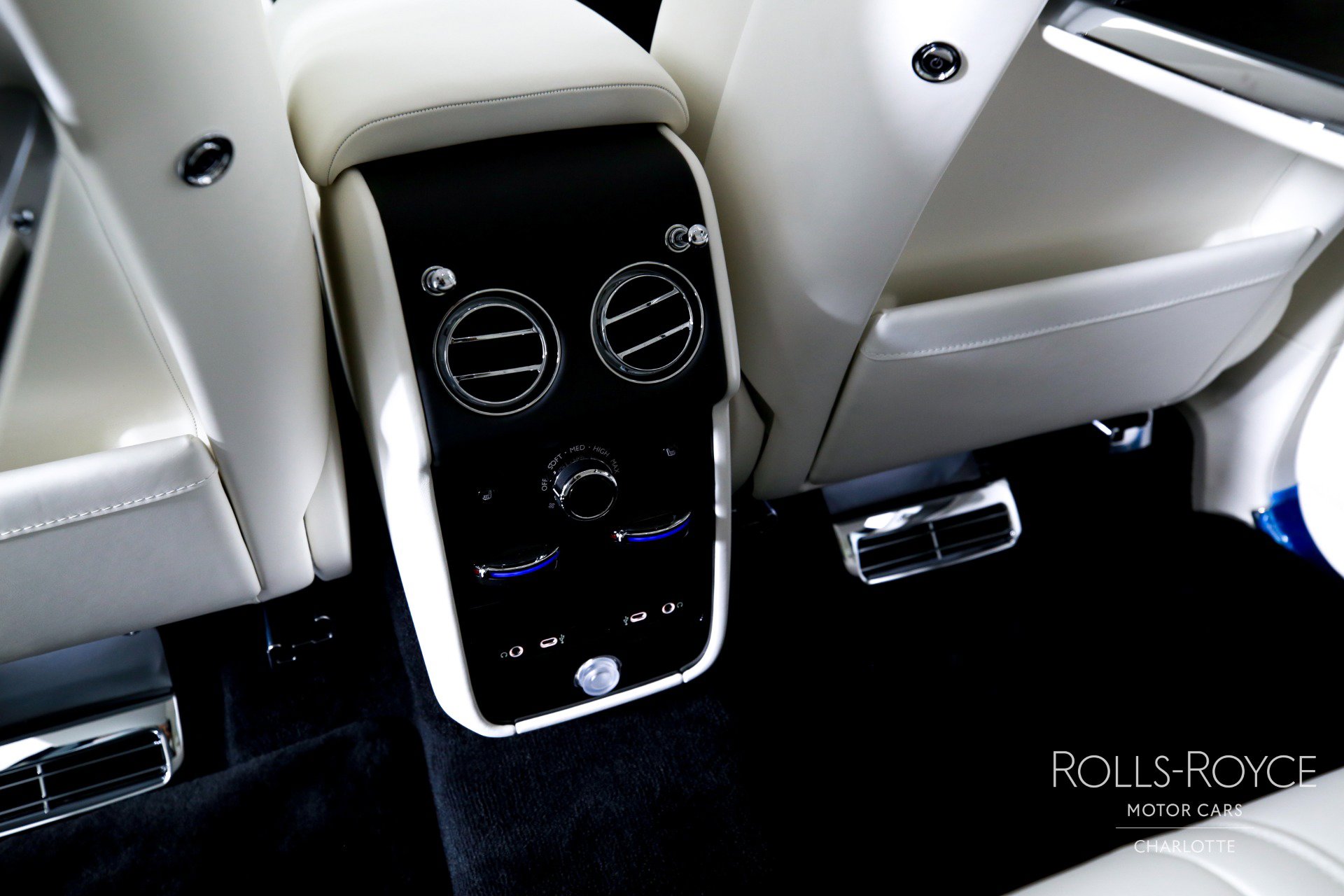 New 2026 Rolls-Royce Cullinan AWD/4WD image 22