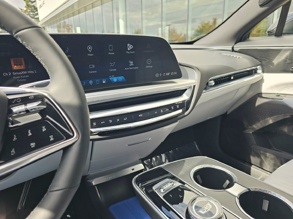 Certified 2024 Cadillac Lyriq Luxury AWD/4WD image 28