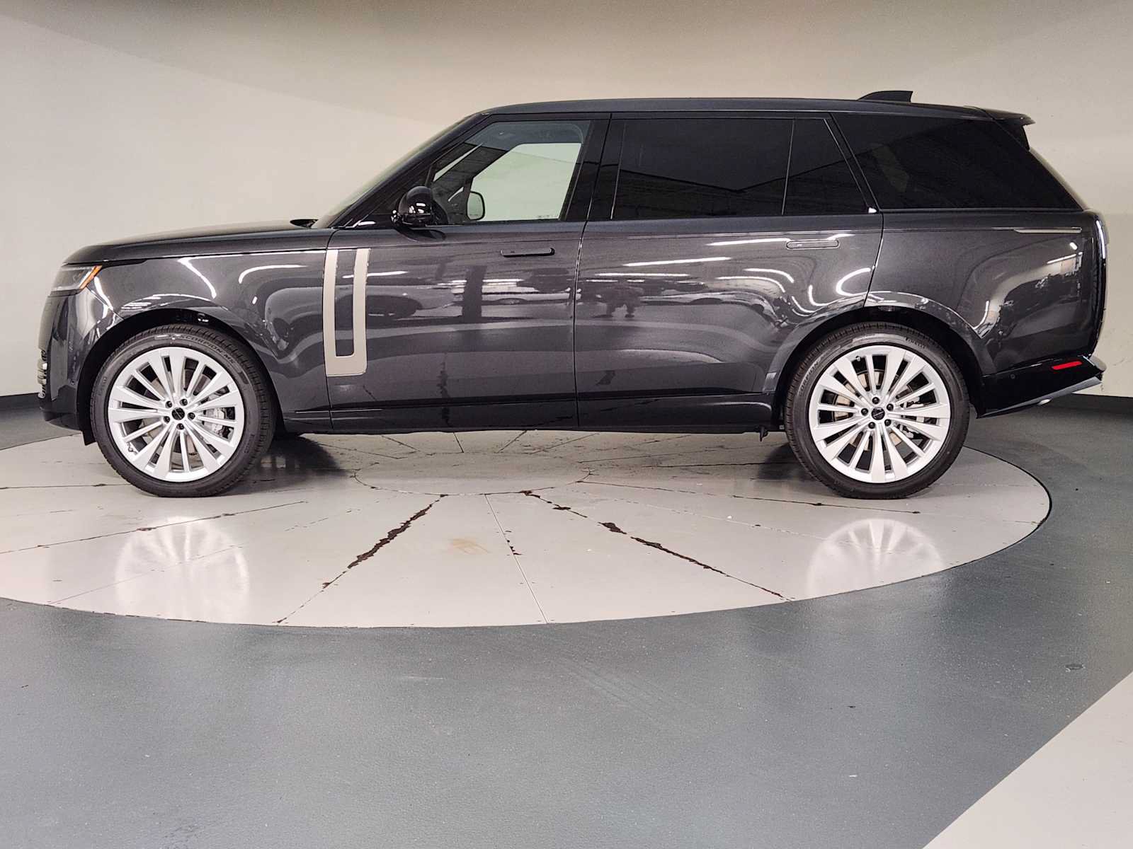 New 2026 Land Rover Range Rover Long Wheelbase SE AWD/4WD image 5