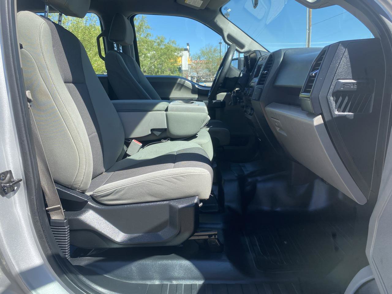 Used 2017 Ford F150 XL w/ Equipment Group 101A Mid RWD image 8