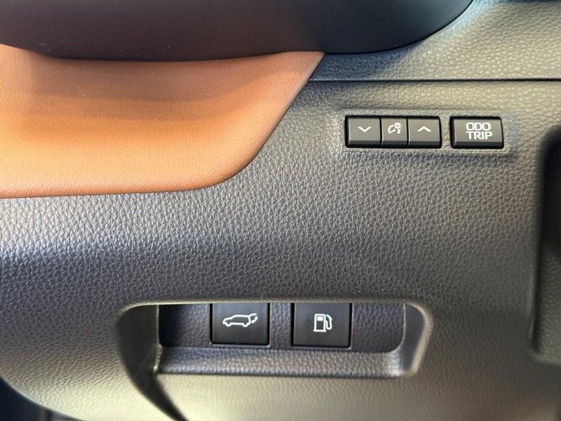 Used 2026 Toyota Crown Signia w/ Advanced Technology Package image 27