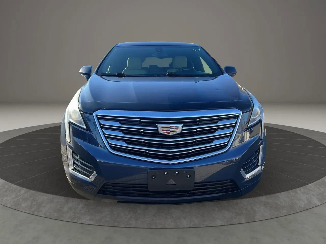 Used 2019 Cadillac XT5 FWD image 2