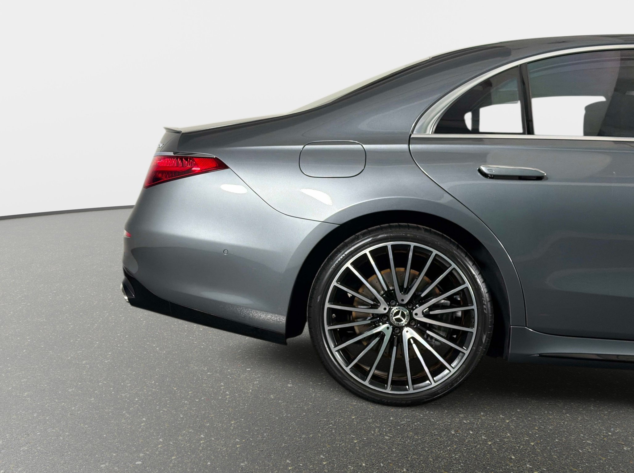 Used 2022 Mercedes-Benz S 580 4MATIC Sedan image 4