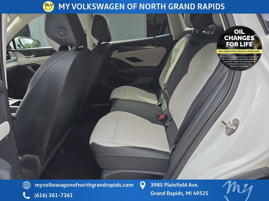 Used 2025 Volkswagen Tiguan SE AWD/4WD image 29