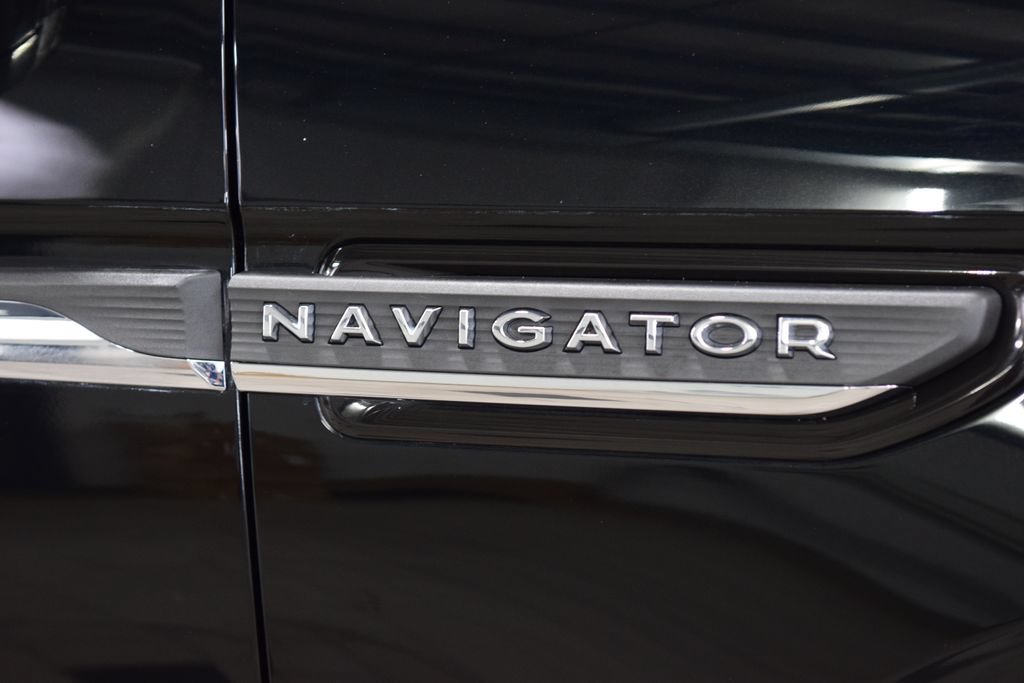 Used 2024 Lincoln Navigator L 4WD image 16