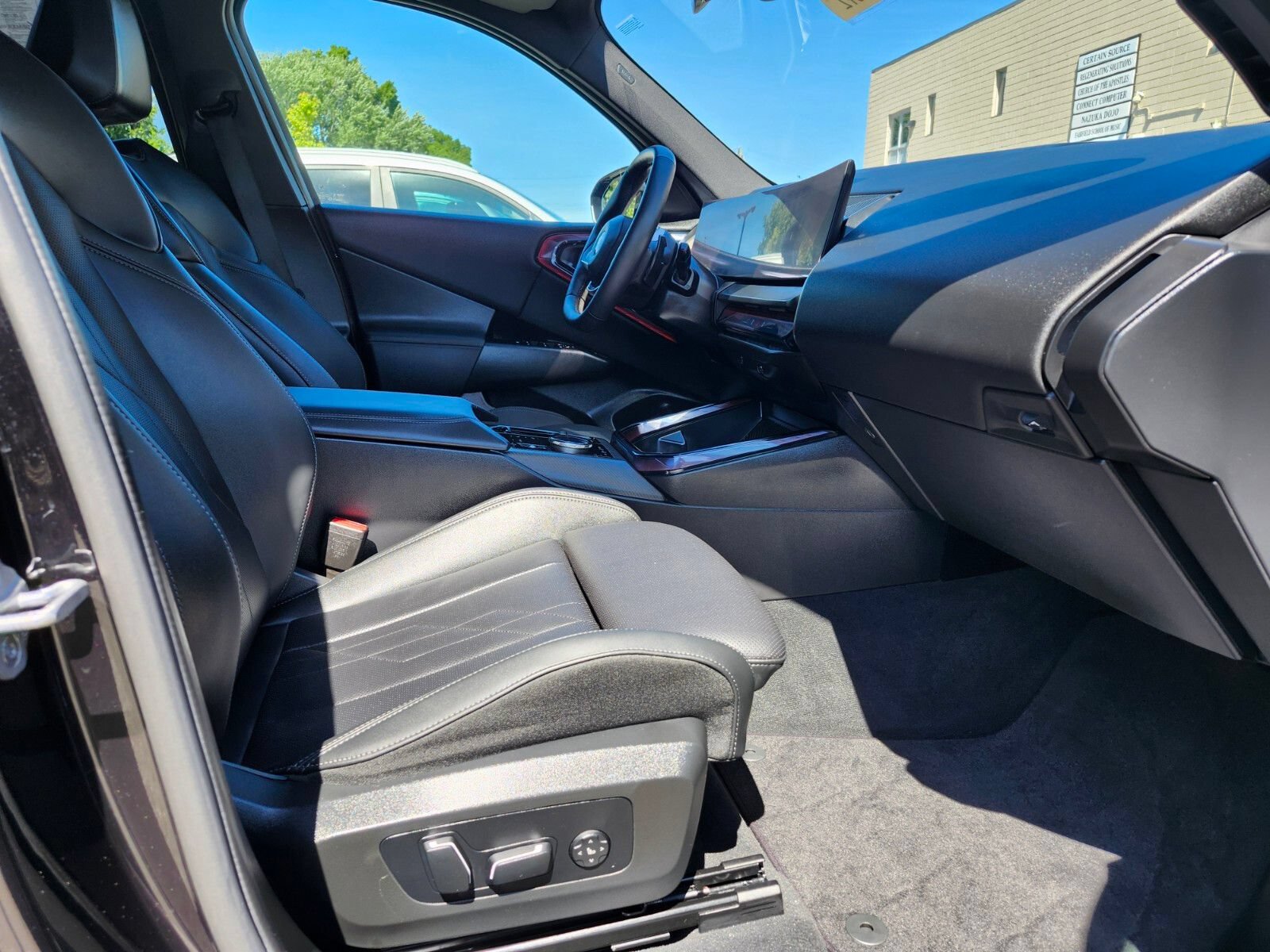 Used 2025 BMW X3 xDrive30i w/ Convenience Package AWD/4WD image 10