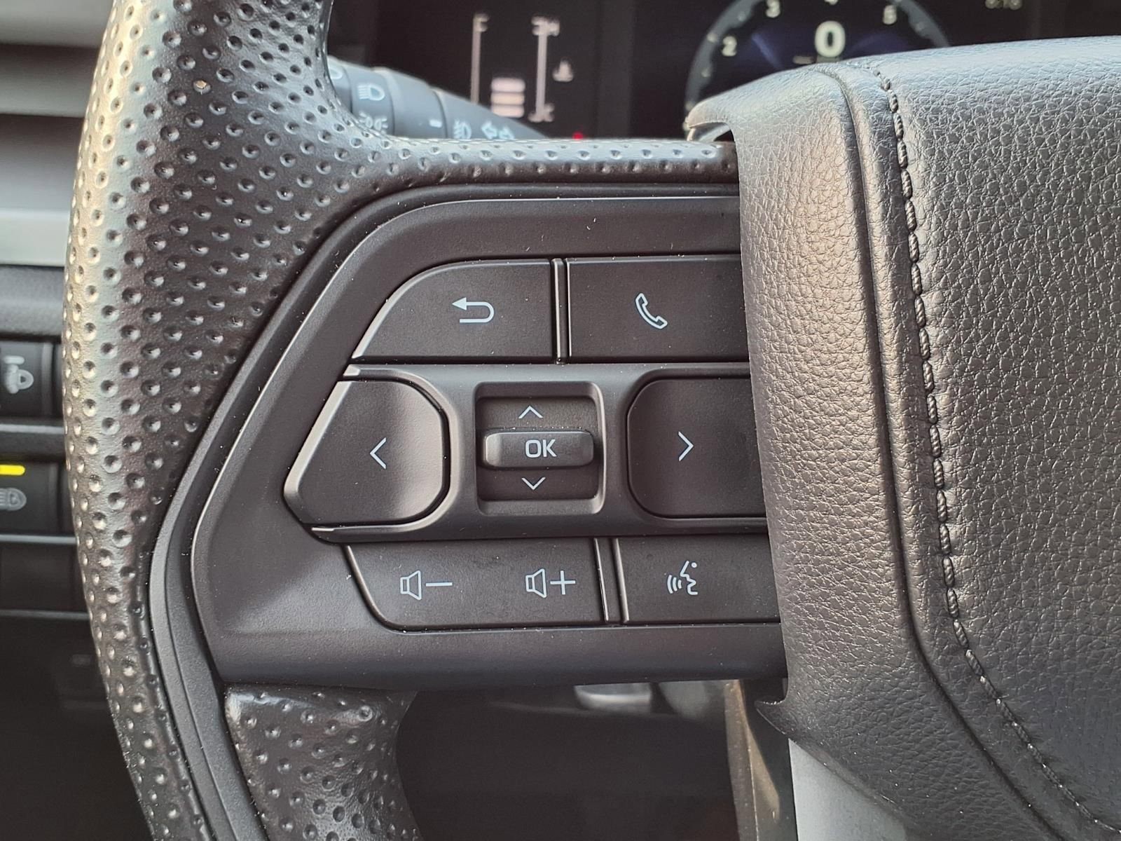 Certified 2025 Toyota Tacoma SR5 AWD/4WD image 23