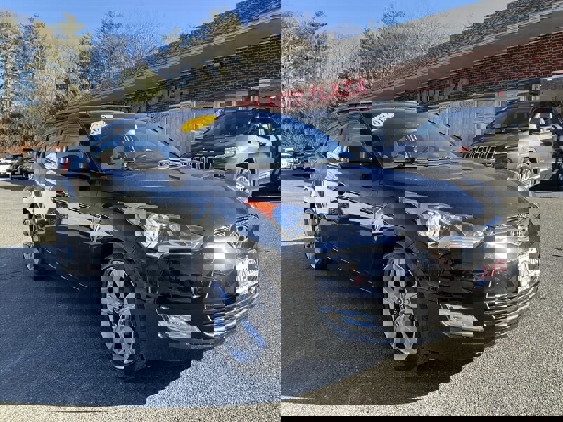 Used 2017 Hyundai Veloster Value Edition image 3