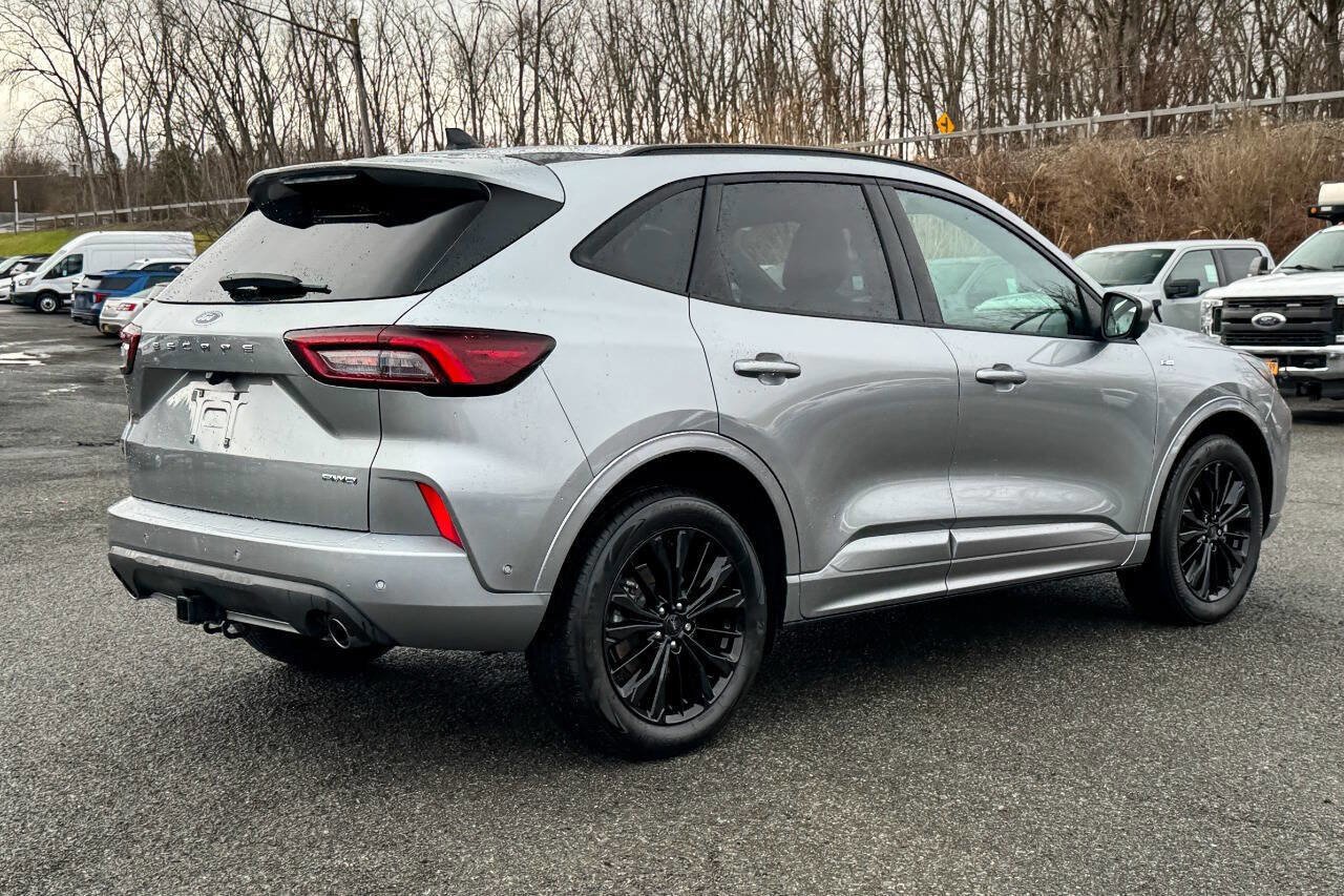 Used 2023 Ford Escape ST-Line Elite w/ Premium Technology Package AWD/4WD image 3