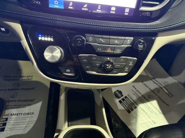 Used 2021 Chrysler Pacifica Touring-L image 21