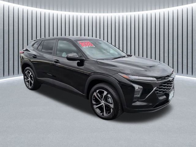 Certified 2025 Chevrolet Trax RS w/ Driver Confidence Package FWD image 1