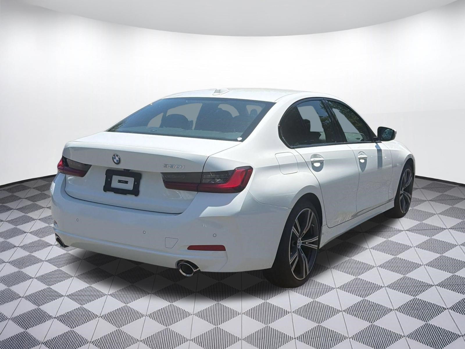 Used 2023 BMW 330i Sedan w/ Driving Assistance Package RWD image 9