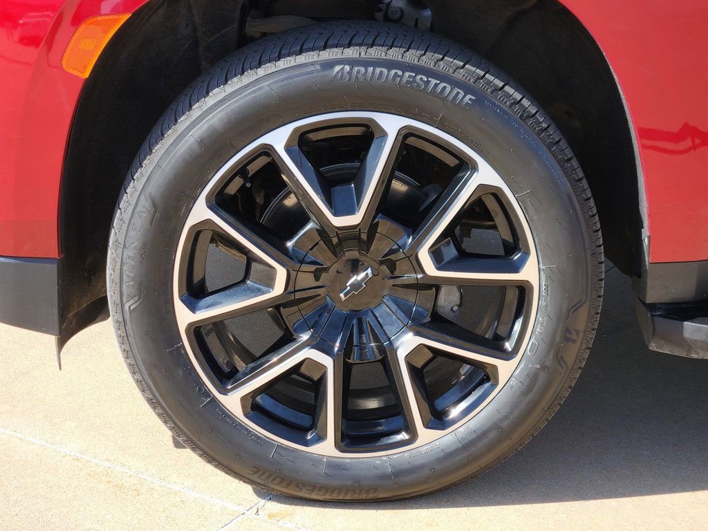 Used 2024 Chevrolet Suburban RST w/ Luxury Package image 17