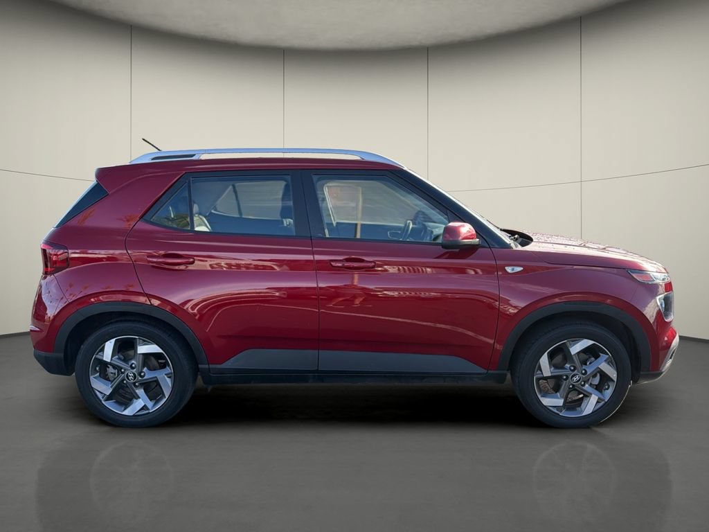 Used 2025 Hyundai Venue SEL FWD image 8