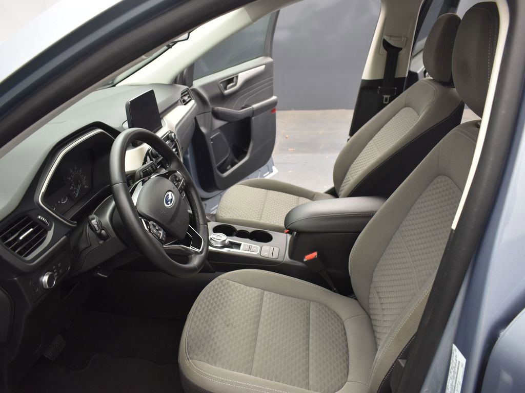 Used 2022 Ford Escape SE w/ SE Sport Appearance Package image 9