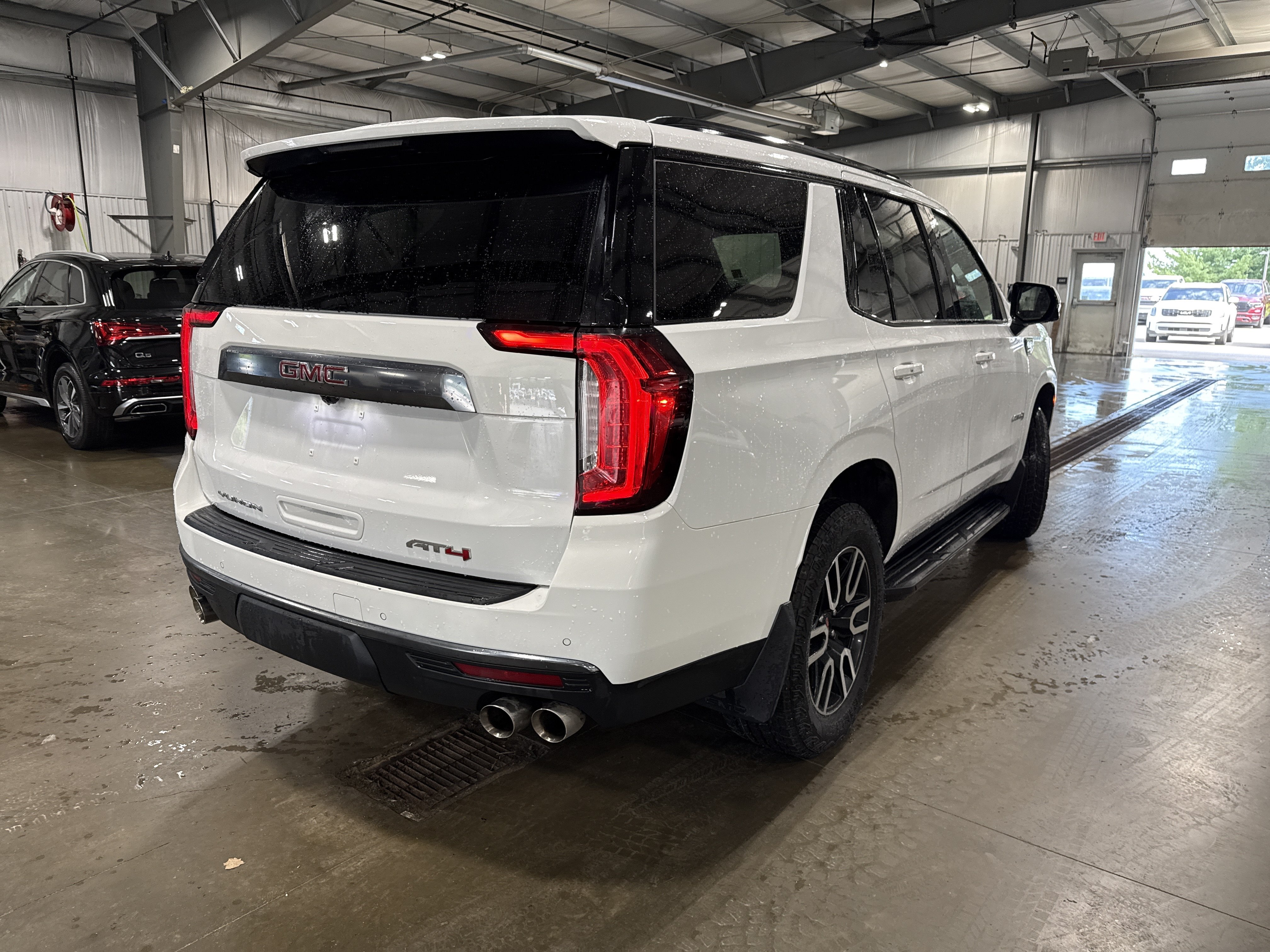 Used 2024 GMC Yukon AT4 w/ Technology Package AWD/4WD image 3