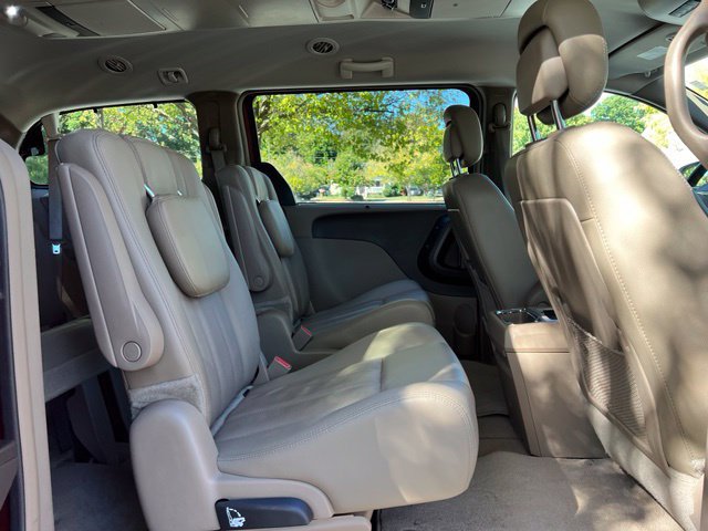 Used 2015 Chrysler Town & Country Touring-L w/ Driver Convenience Group FWD image 17