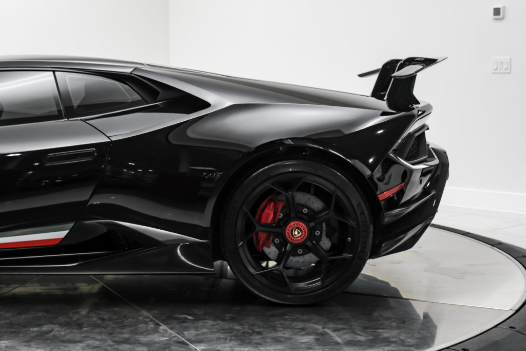 Used 2018 Lamborghini Huracan Performante AWD/4WD image 18