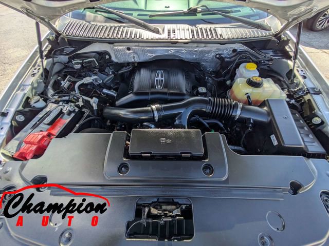 Used 2017 Lincoln Navigator Select image 18