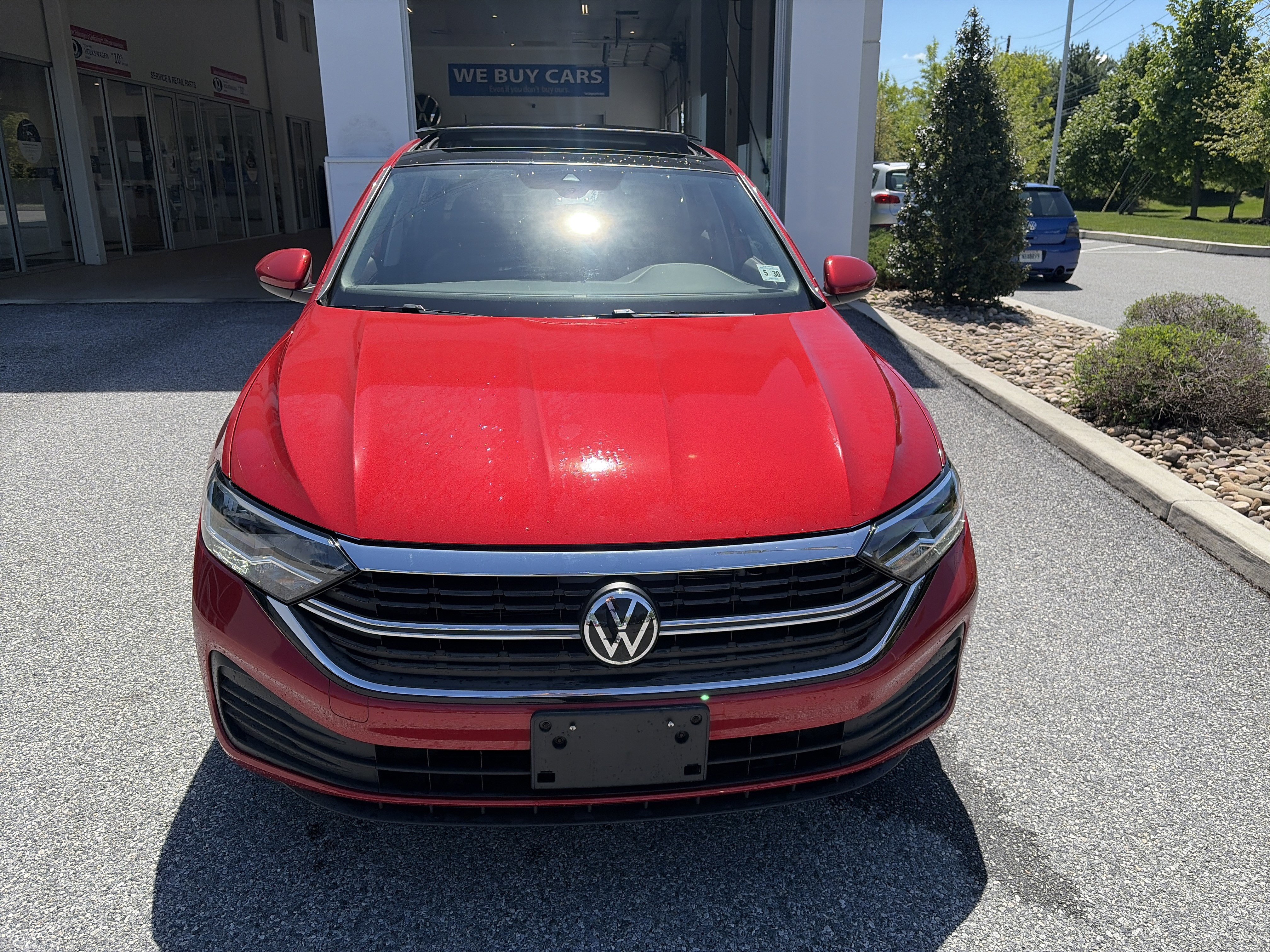 Used 2024 Volkswagen Jetta SE w/ Panoramic Sunroof Package FWD image 2