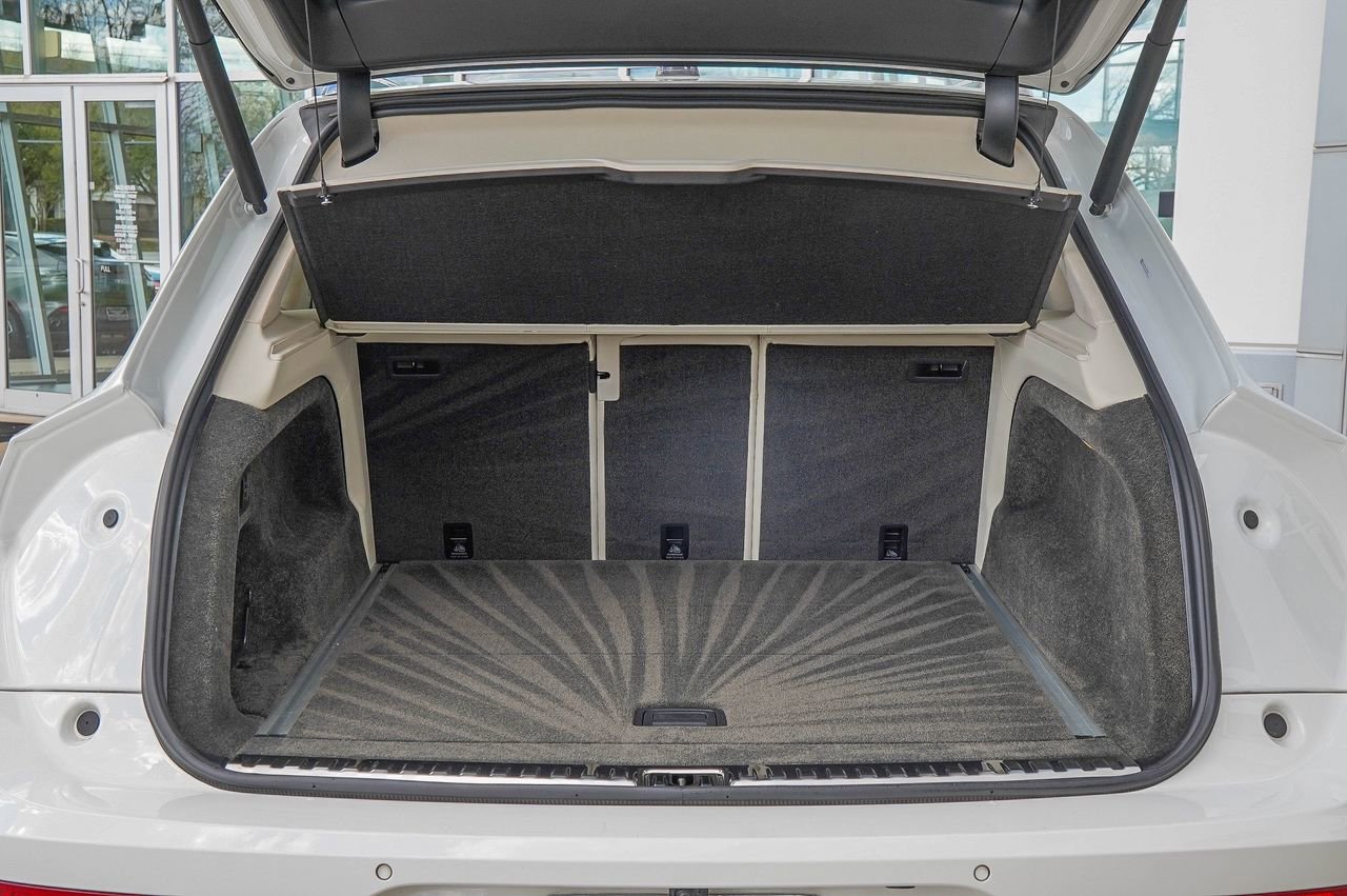 Used 2023 Bentley Bentayga image 43