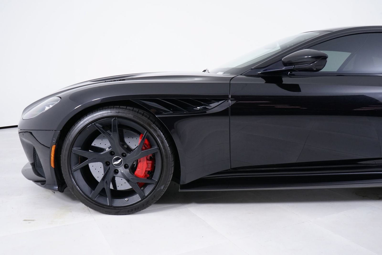 Used 2019 Aston Martin DBS Superleggera RWD image 11