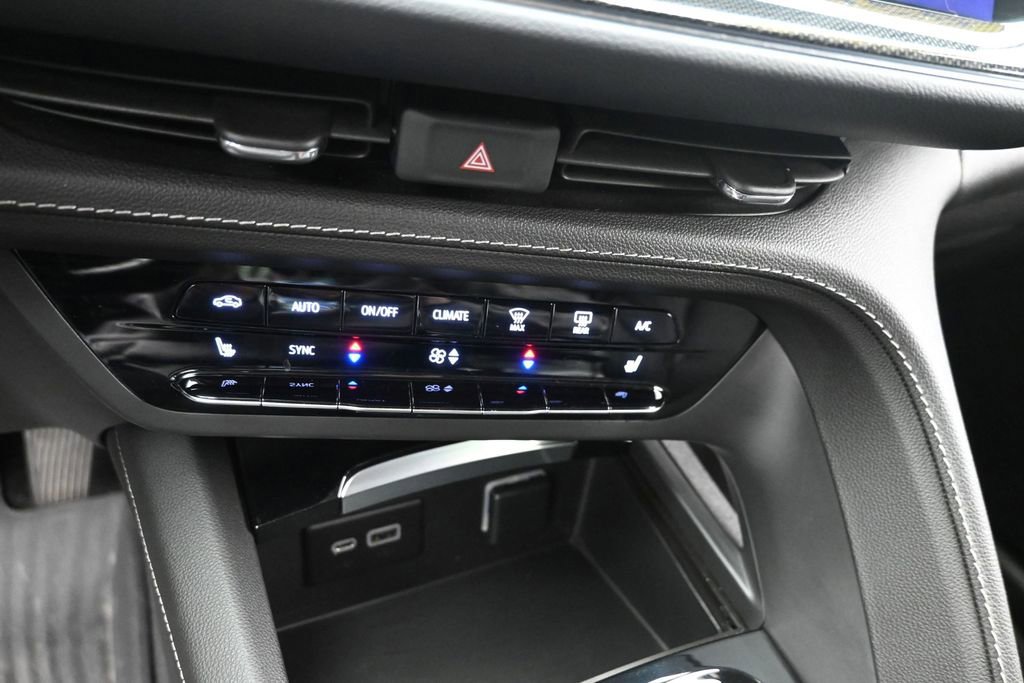 Used 2021 Buick Envision Essence AWD/4WD image 18