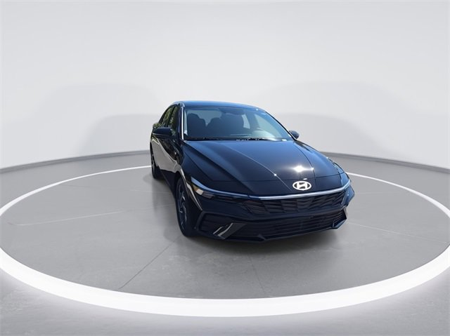 New 2025 Hyundai Elantra SEL image 2