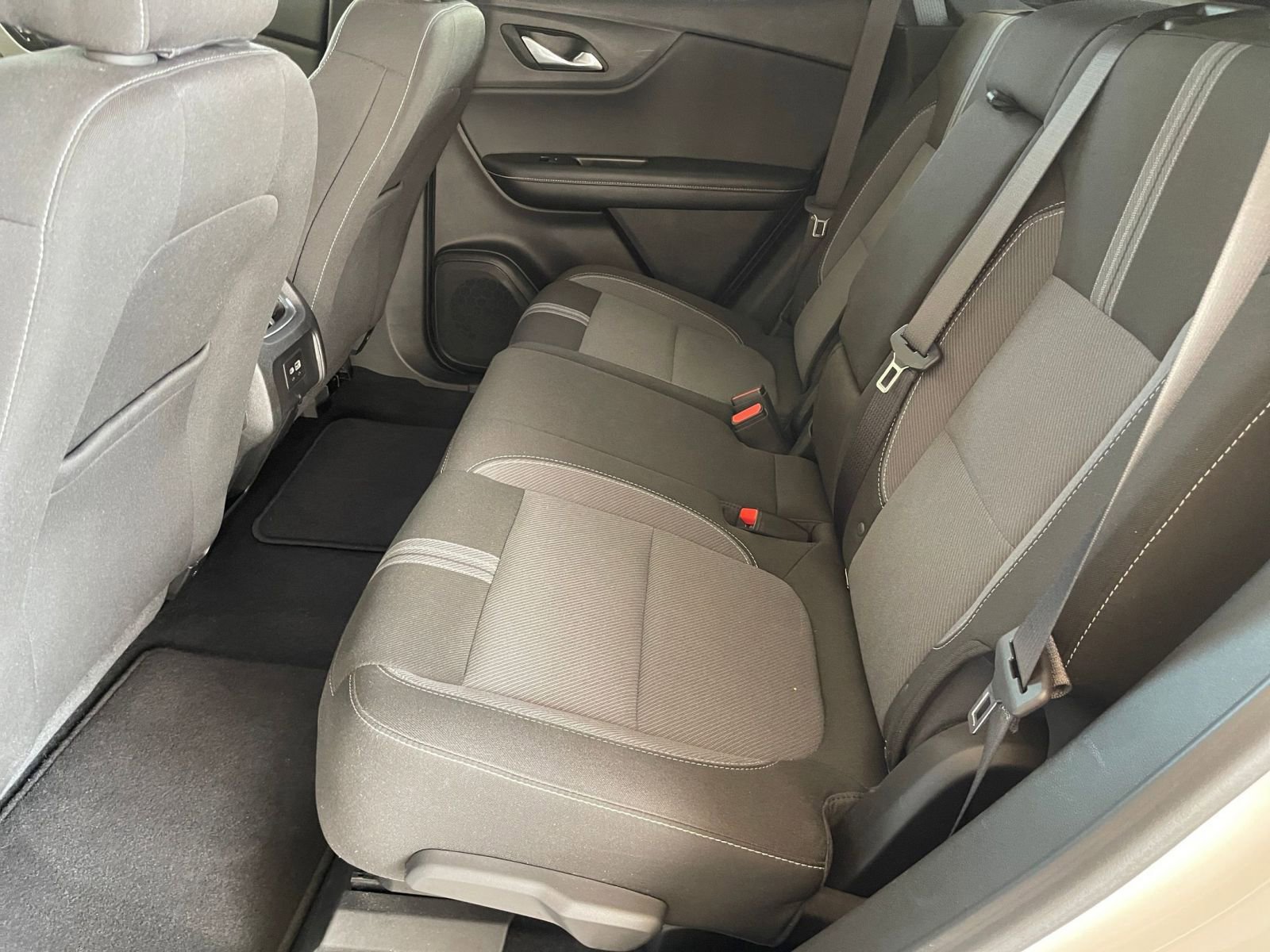 Used 2025 Chevrolet Blazer LT image 25