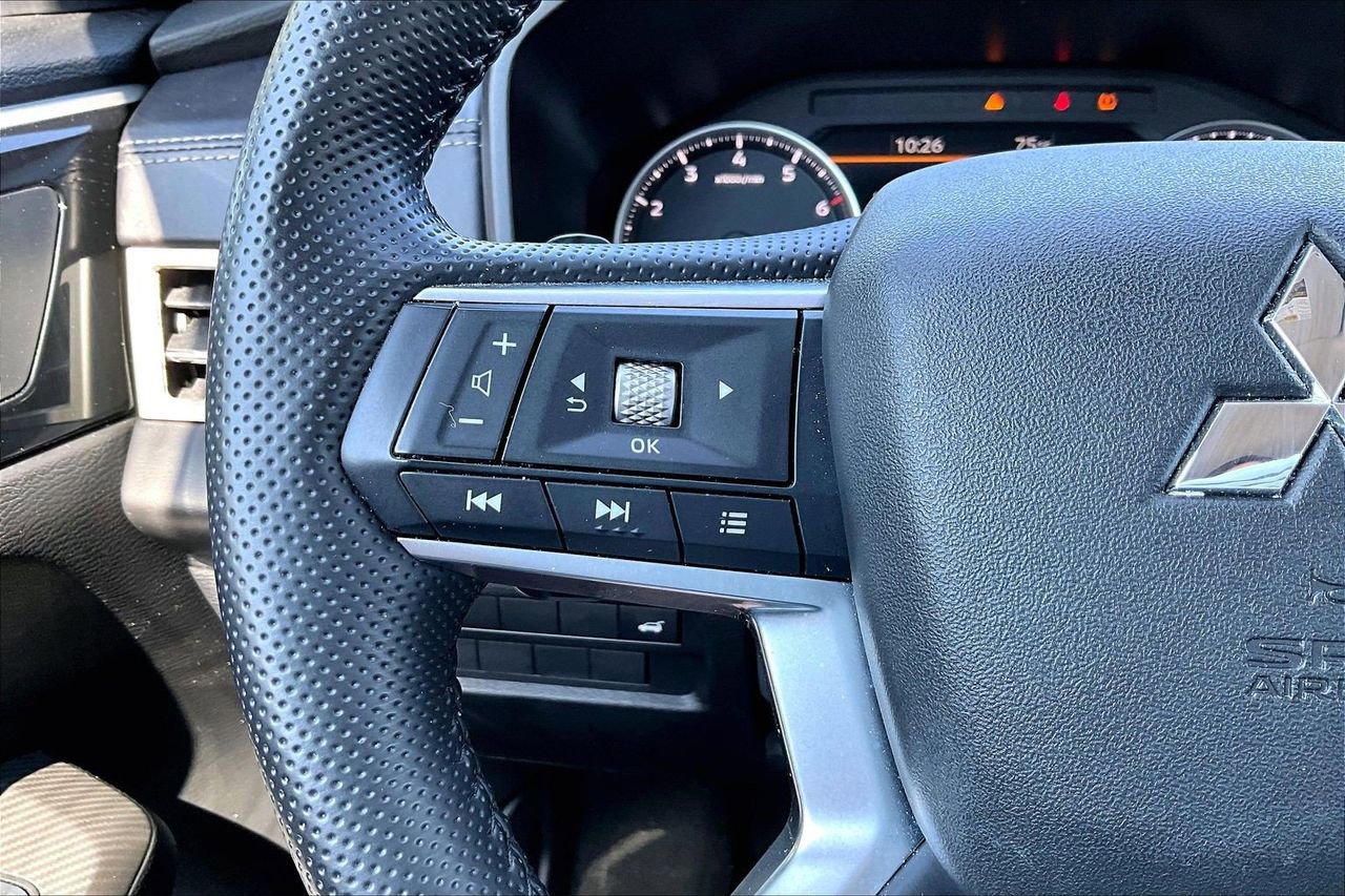 Used 2024 Mitsubishi Outlander SE FWD image 30