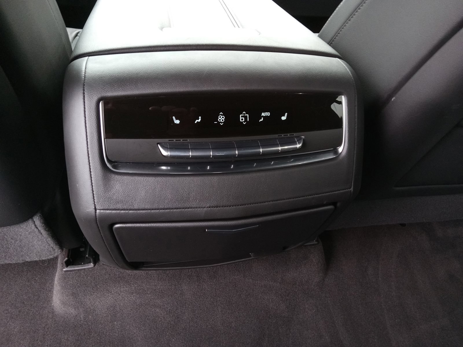 Used 2022 Cadillac Escalade Sport w/ Touring Package AWD/4WD image 27