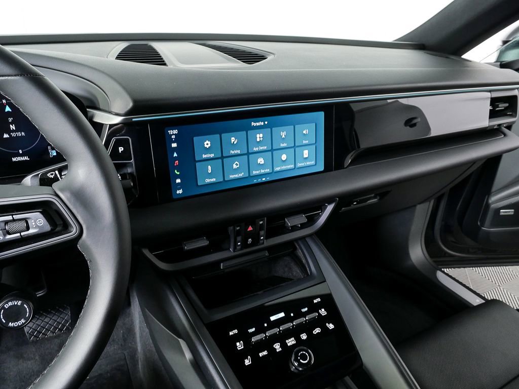 Certified 2025 Porsche Macan Electric image 13