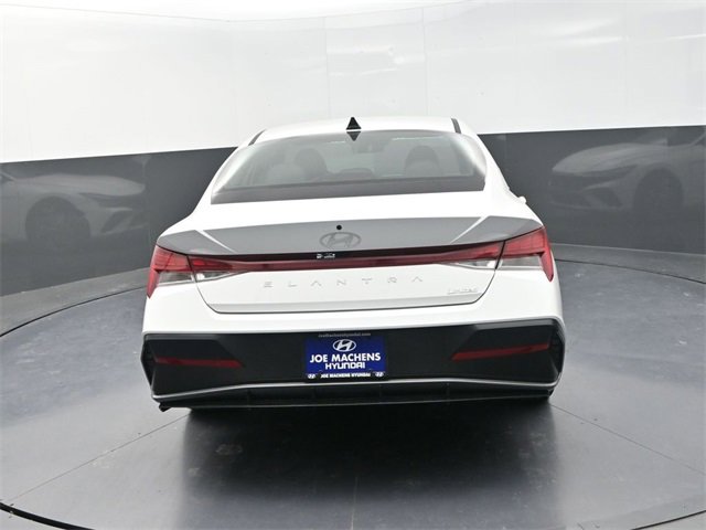 New 2026 Hyundai Elantra Limited image 7