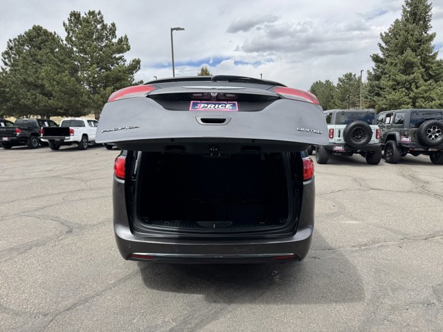 Used 2018 Chrysler Pacifica Limited w/ Advanced Safetytec Group FWD image 7