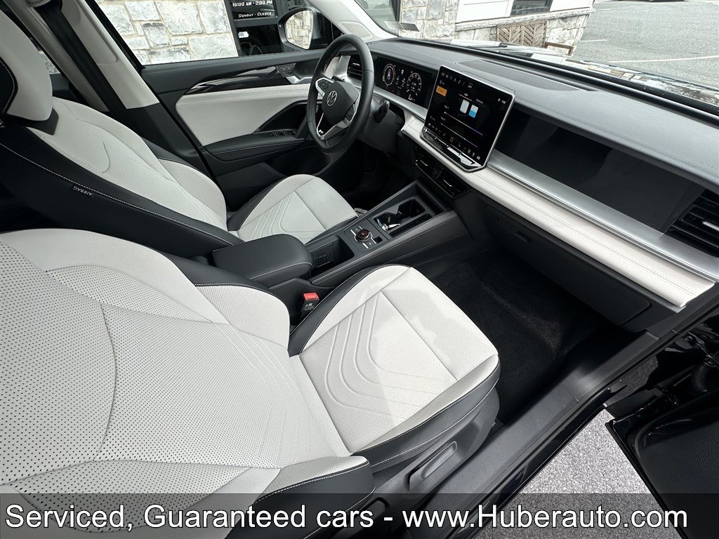 Used 2025 Volkswagen Tiguan SE AWD/4WD image 35