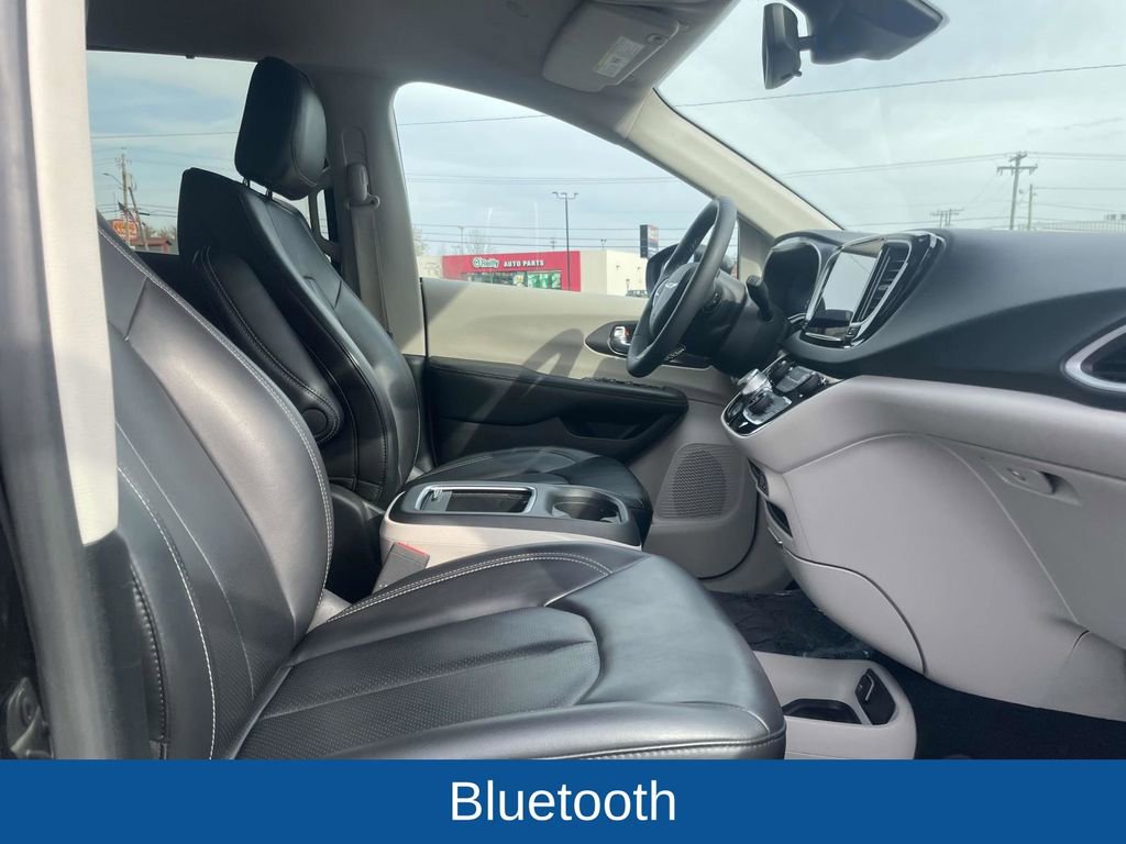 Certified 2023 Chrysler Pacifica Touring-L image 15