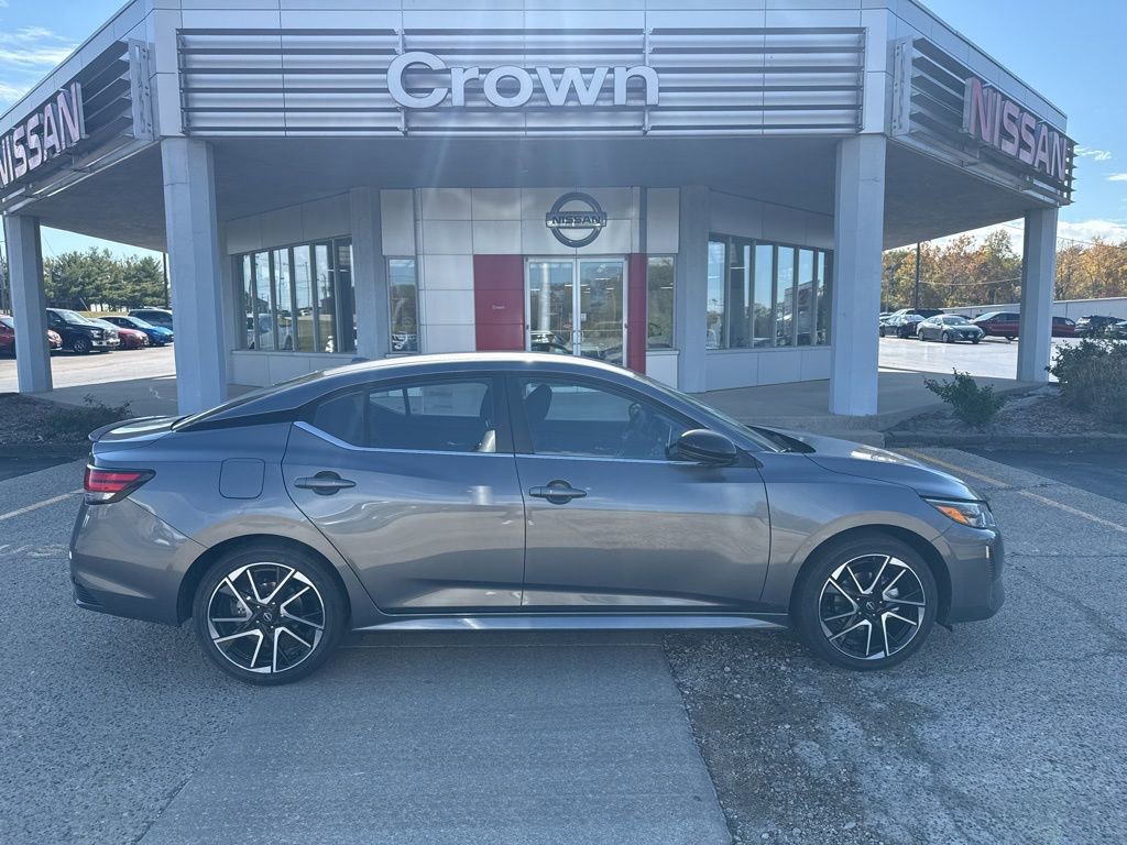 New 2025 Nissan Sentra SR image 3